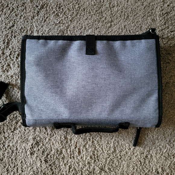 Pronto Signature Changing Station by Skip Hop in heathered gray - Picture 8 of 10